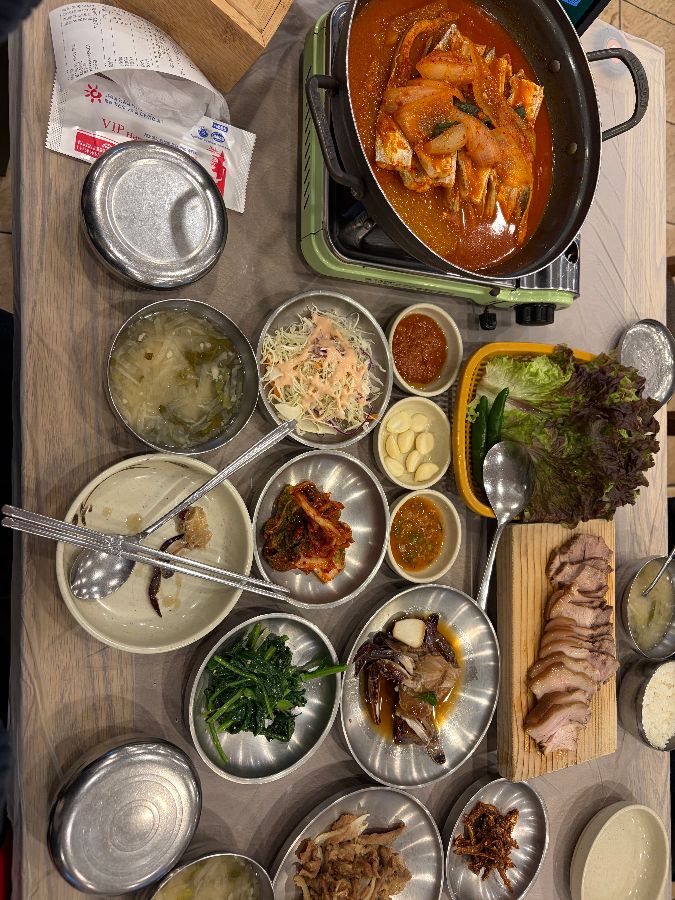 이금돈지 통갈치조림 제주공항본점의 한 상 차림