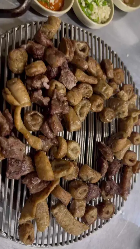 불판 위에서 익어가는 막창