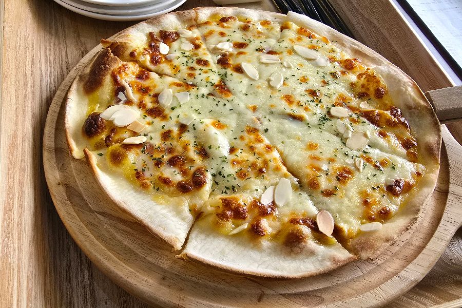 루시구시카페 고르곤졸라 피자