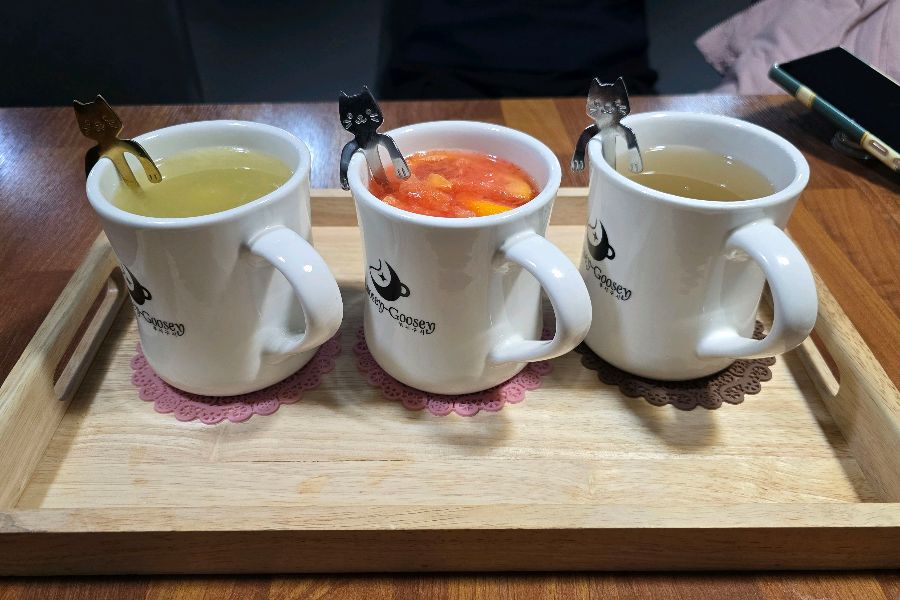 루시구시카페 다양한 차 종류