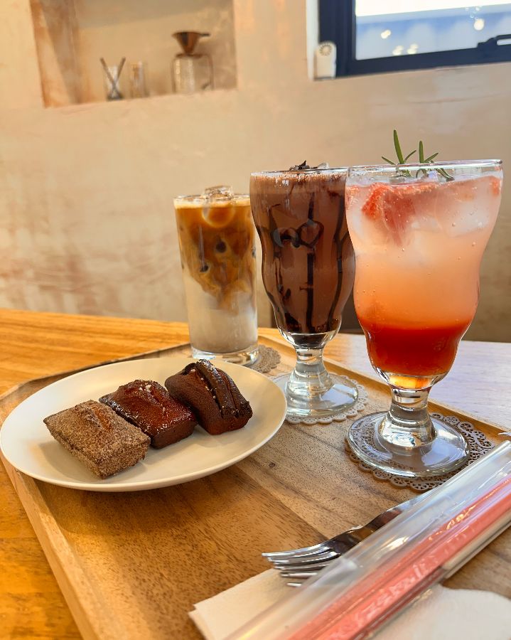 마로네에서 즐기는 여유로운 오후 티타임