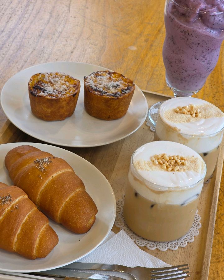 마로네의 다채로운 디저트와 음료 라인업