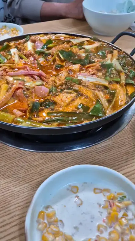 맛깔스러운 부대찌개