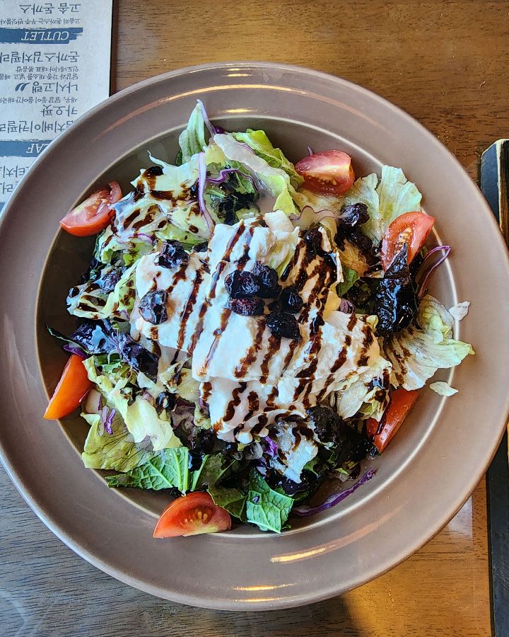 고솜 리코타 치즈 샐러드, 신선한 재료의 조화