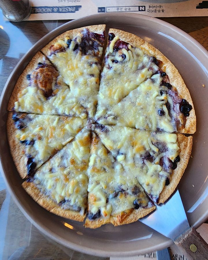 고솜 셀프바, 스프, 빵, 음료 등 다양한 메뉴