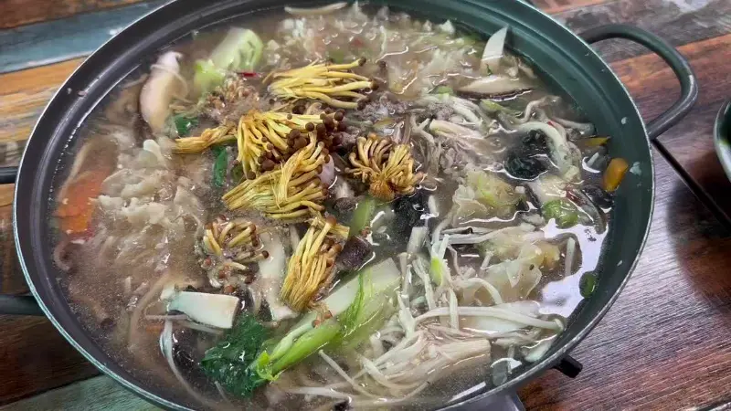 소고기낙지버섯전골의 푸짐한 비주얼