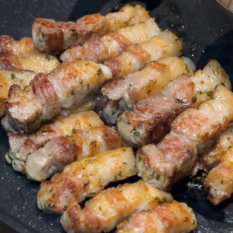 숯불에 구워지는 삼겹살