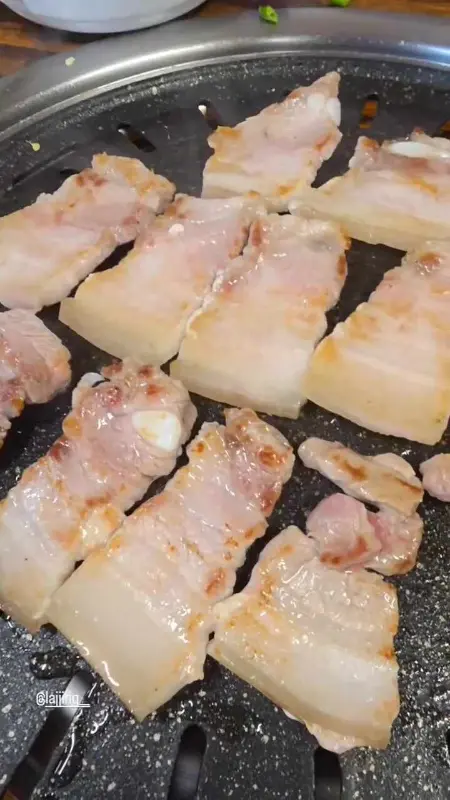 맛있게 구워진 삼겹살