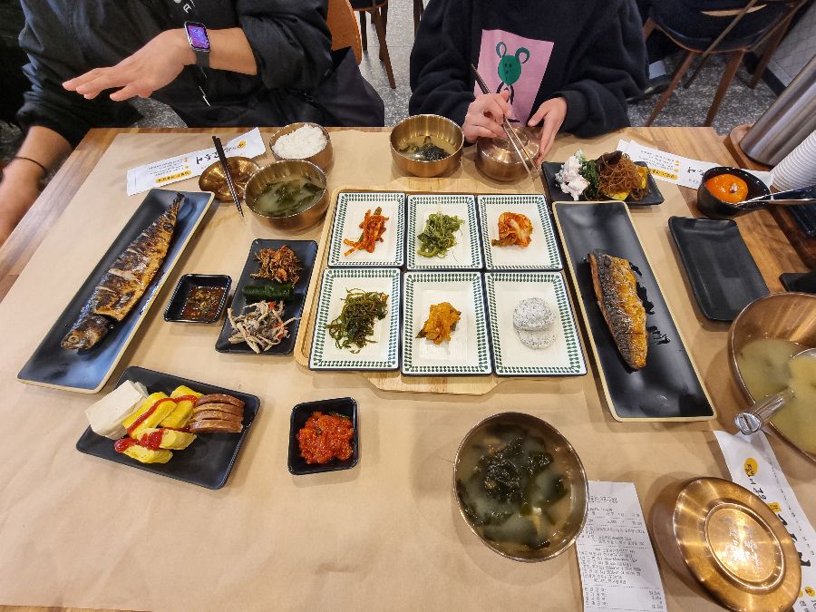 깔끔한 매장 내부