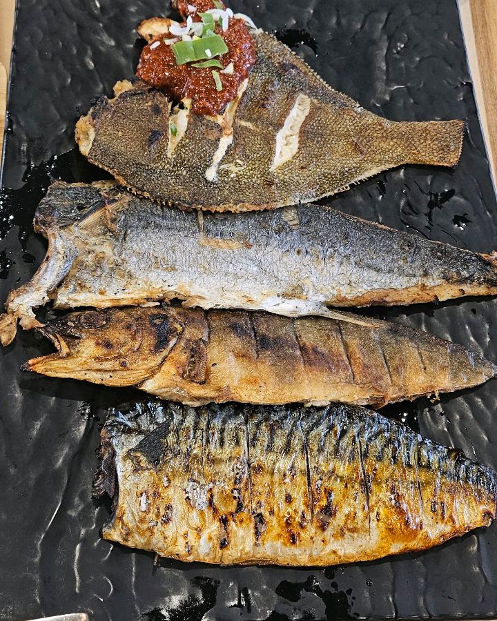 화려한 비주얼의 모듬 생선구이