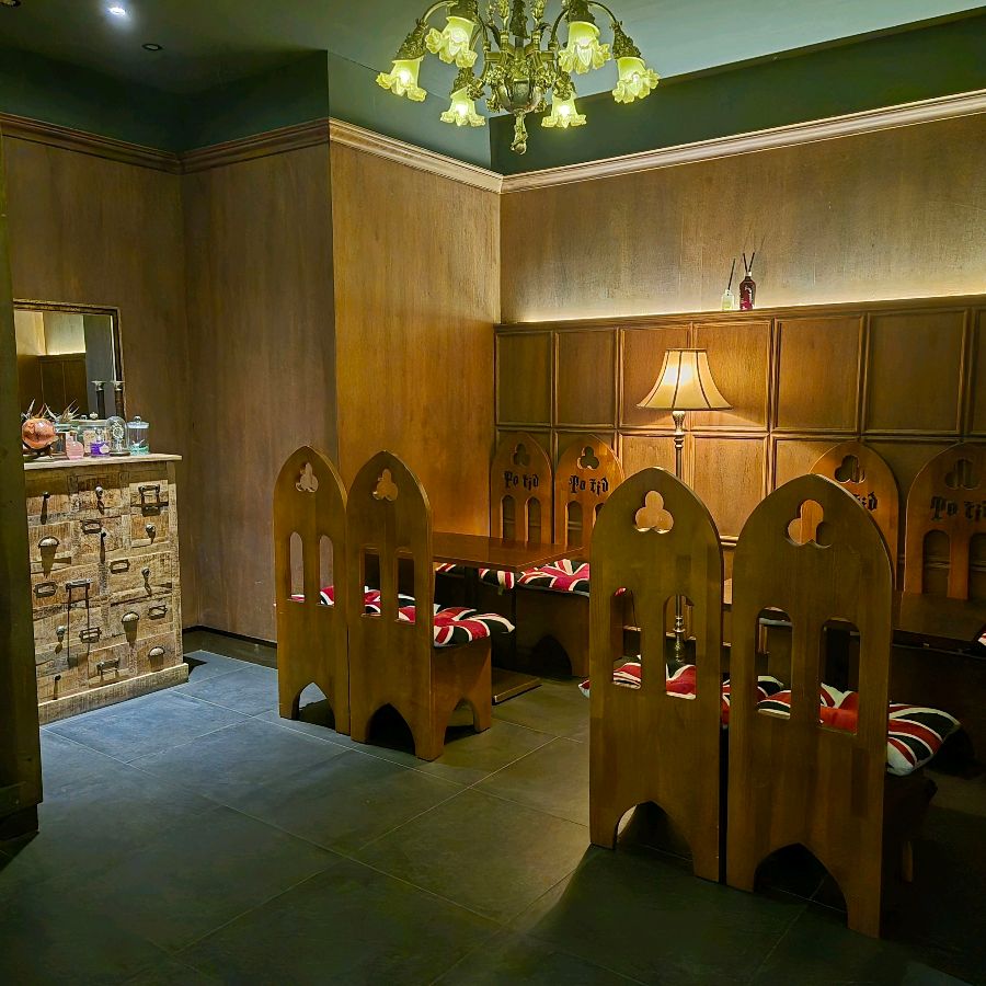 포티드 내부 테이블 좌석