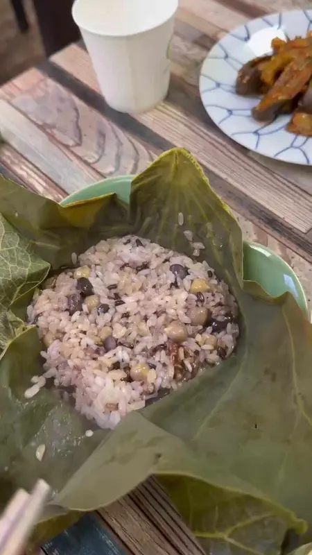 연잎에 감싸진 연잎밥