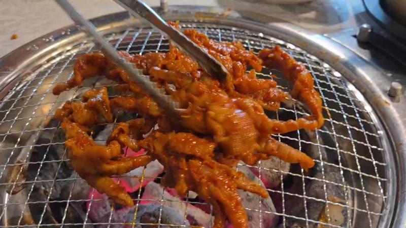 매콤한 양념 닭발