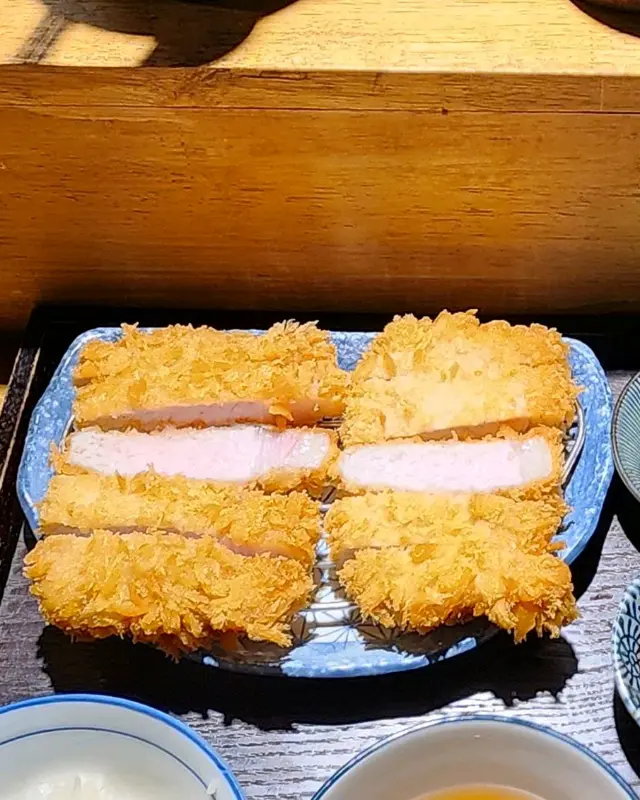 겉바속촉의 정석, 윳쿠리의 로스카츠 단면