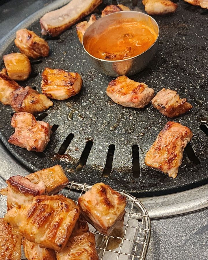 노릇하게 구워진 생갈비