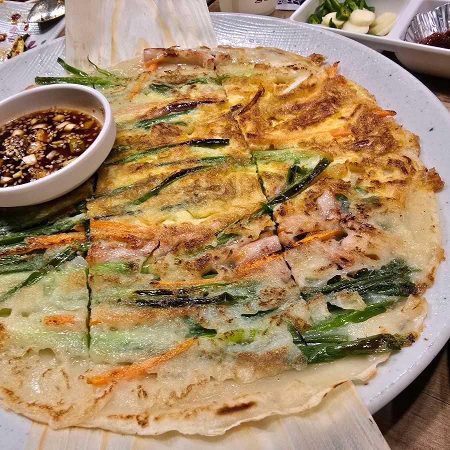 겉은 바삭하고 속은 촉촉한 새재할매집의 파전