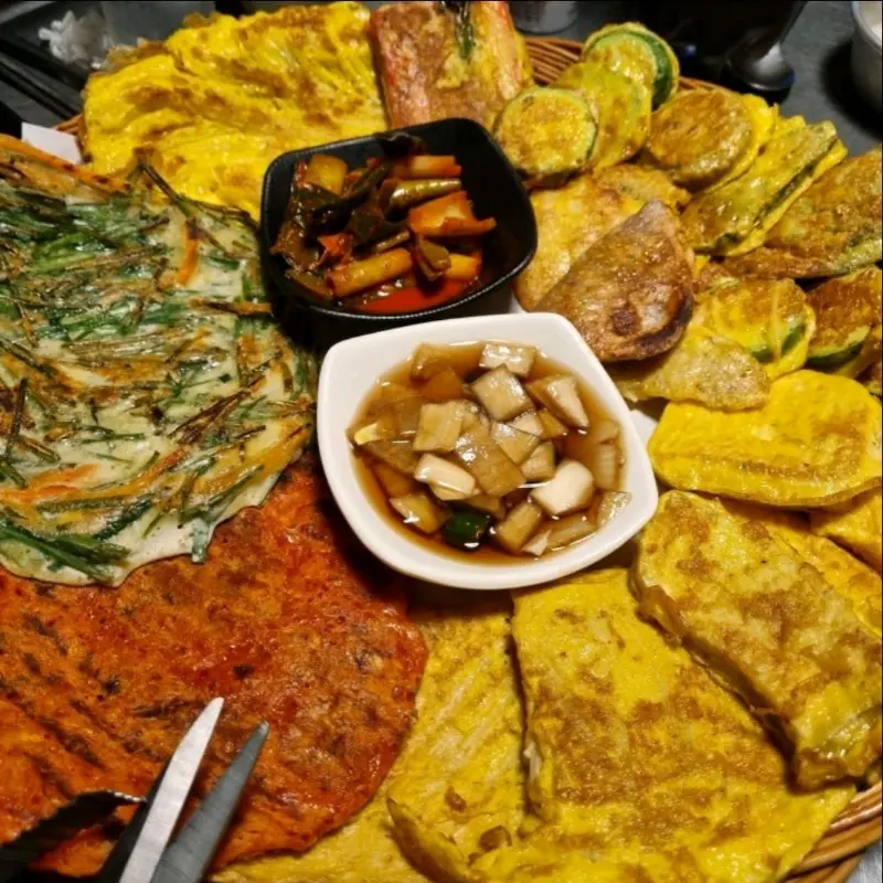 푸짐한 모듬전 한 상차림