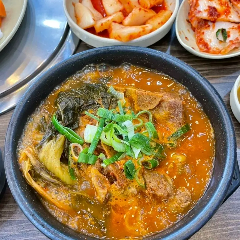 뼈해장국 한 상 차림