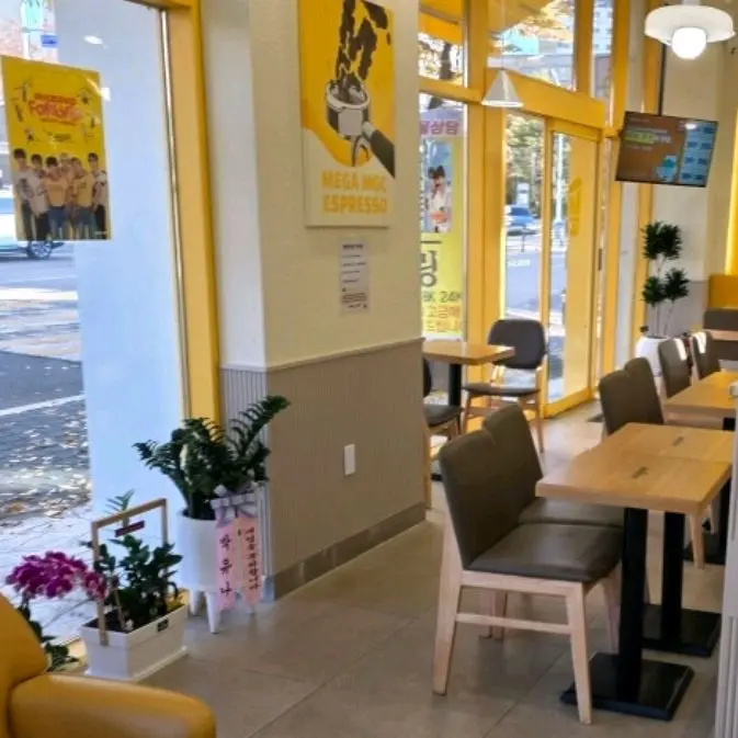 카페 내부 인테리어