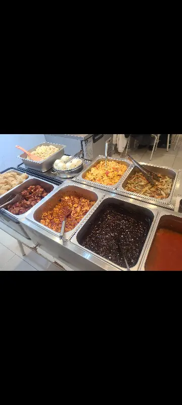 푸짐한 뷔페 음식들