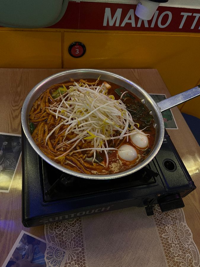 마미떡 미역 떡볶이의 풍성한 비주얼