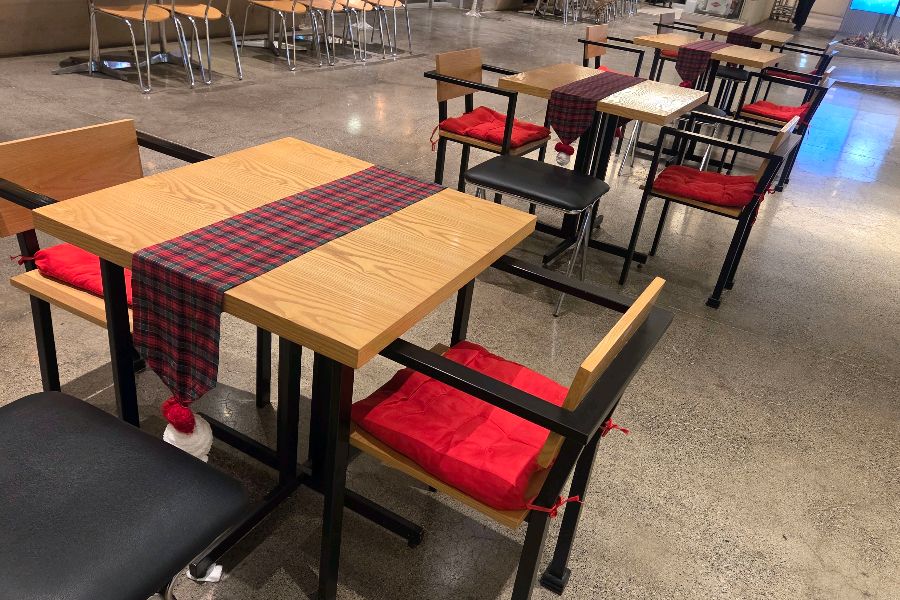 슬로우벗베럴 대구점 테이블 좌석