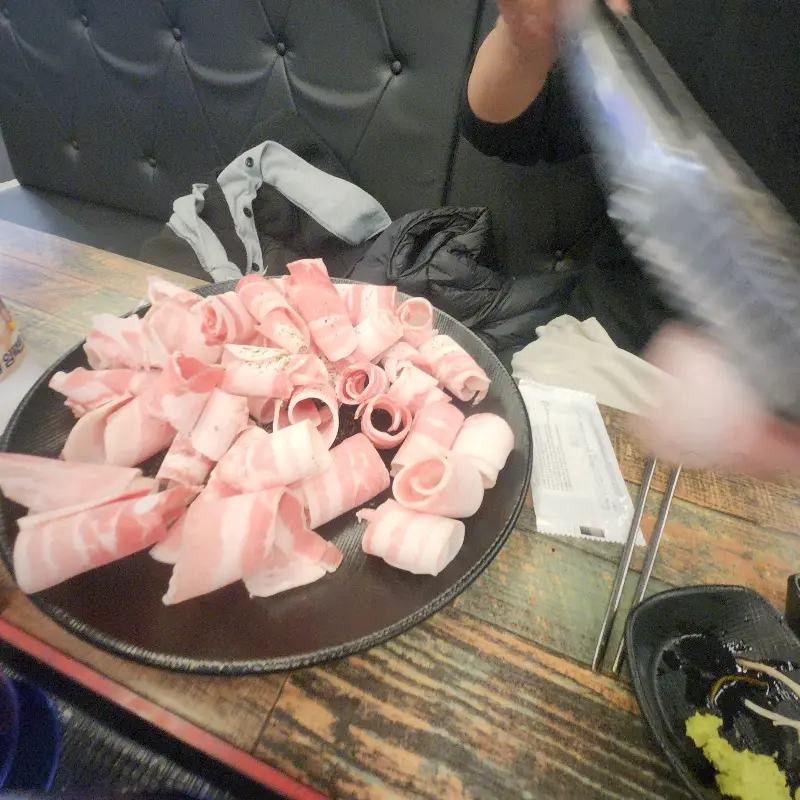 푸짐한 고기 한 접시