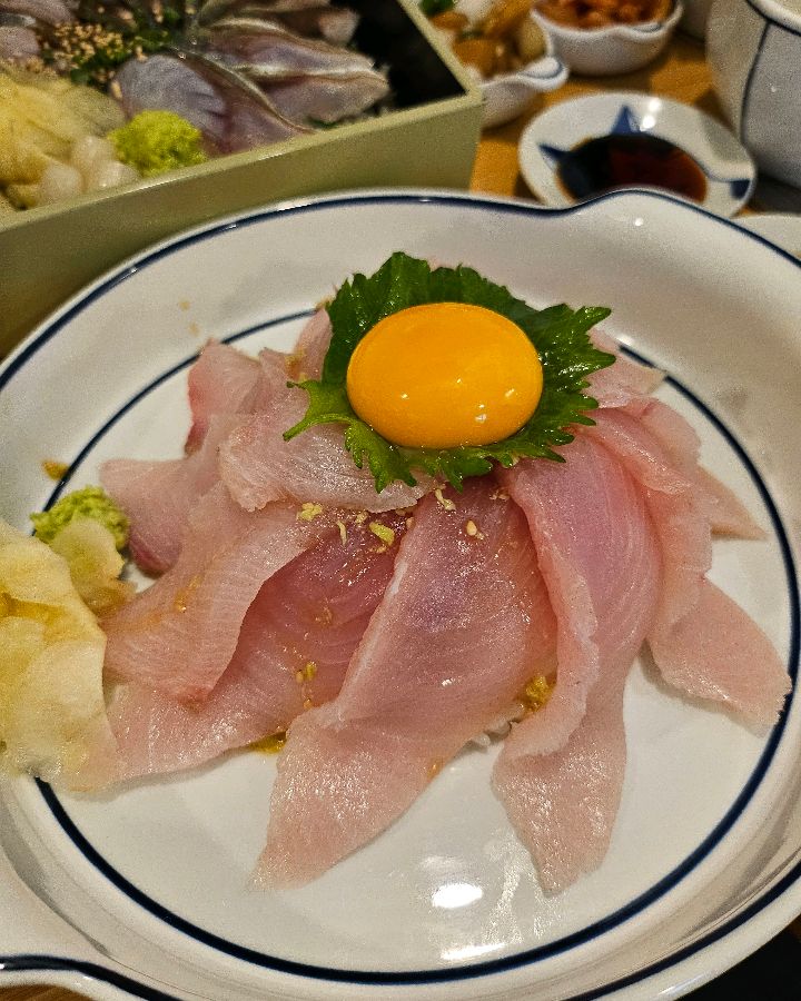 송도옥 시메사바동 한입, 밥과 고등어의 환상적인 조화