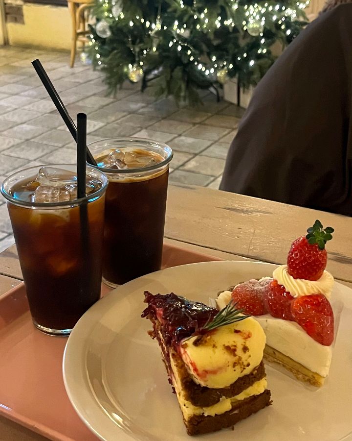 카페페퍼 케이크와 커피