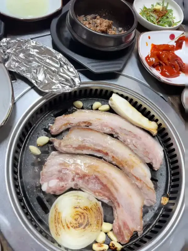 구워지고 있는 삼겹살