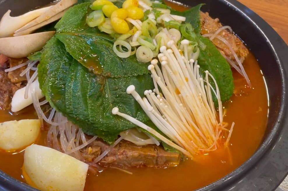 수누리 감자탕 묵은지 감자탕 비주얼