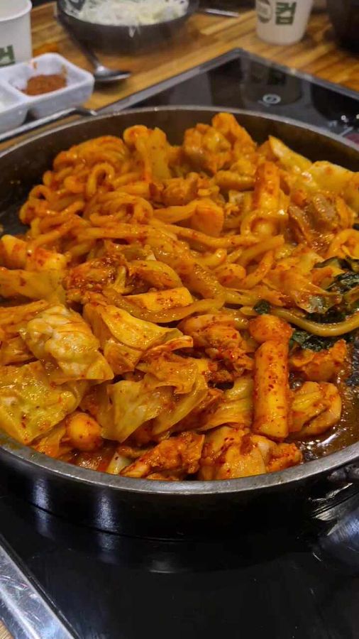 맛있게 익어가는 닭갈비