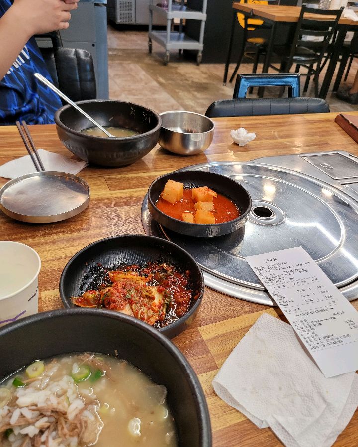 테이블 세팅과 반찬