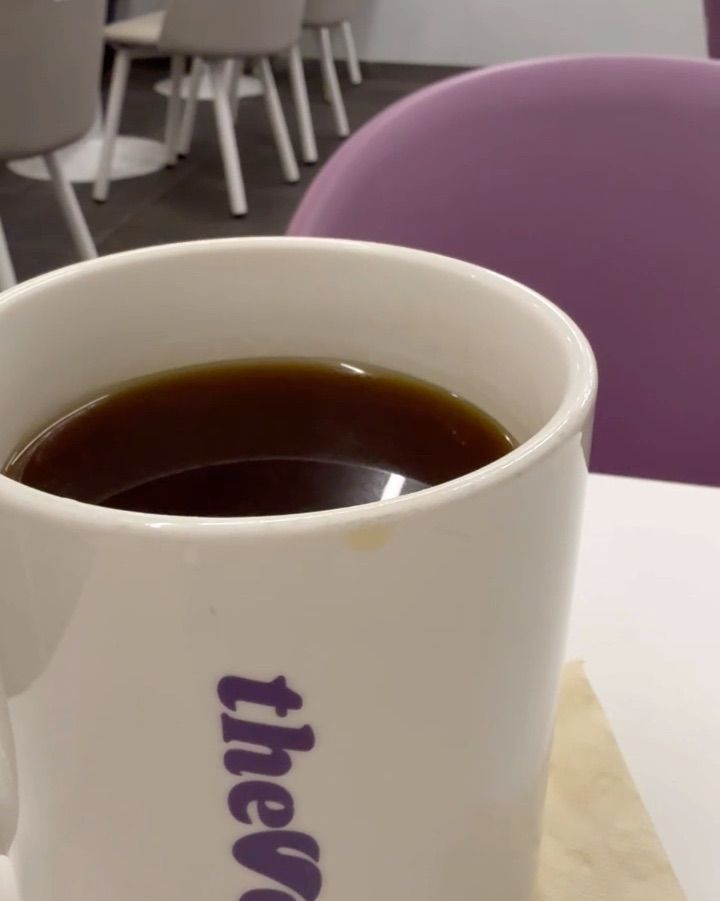 더벤티 아현역점의 풍부한 향이 느껴지는 따뜻한 아메리카노