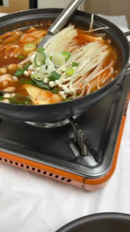 보글보글 끓는 두부전골