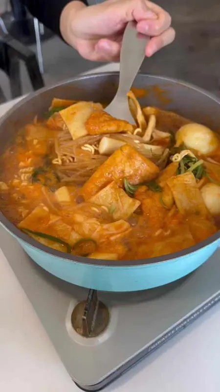 보글보글 끓는 즉석 떡볶이