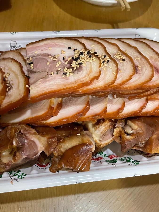 가지런히 놓인 족발 슬라이스