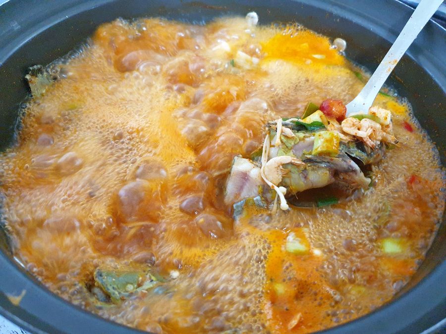 직접 손으로 뜬 쫄깃한 수제비