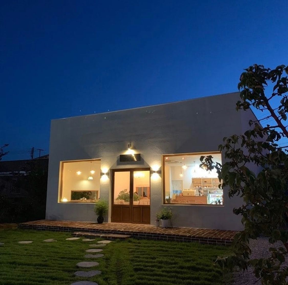 밤의 카페 전경