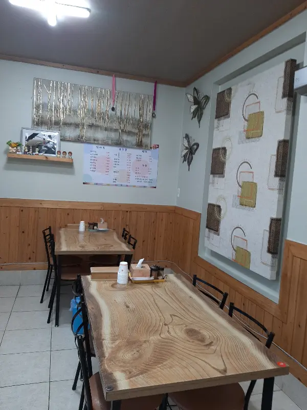 깔끔한 식당 내부