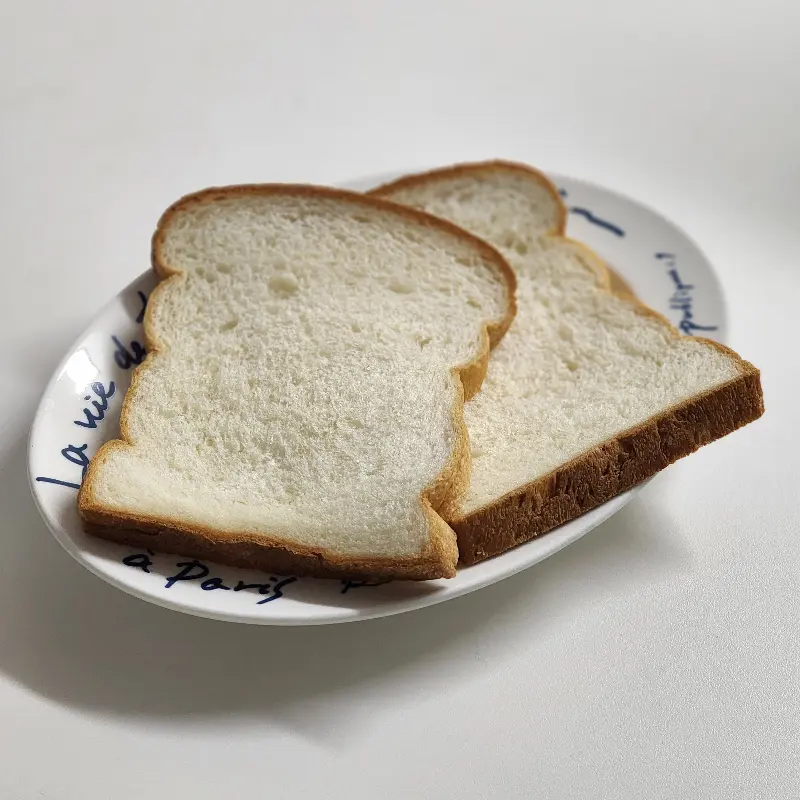 다품종 베이커리에서 판매하는 우유 식빵