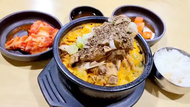 뼈해장국과 반찬