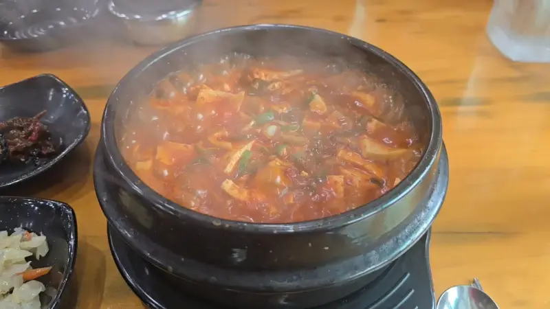 보글보글 끓고 있는 두부조림