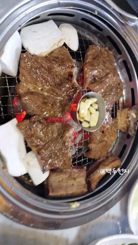 숯불에 구워먹는 돼지갈비