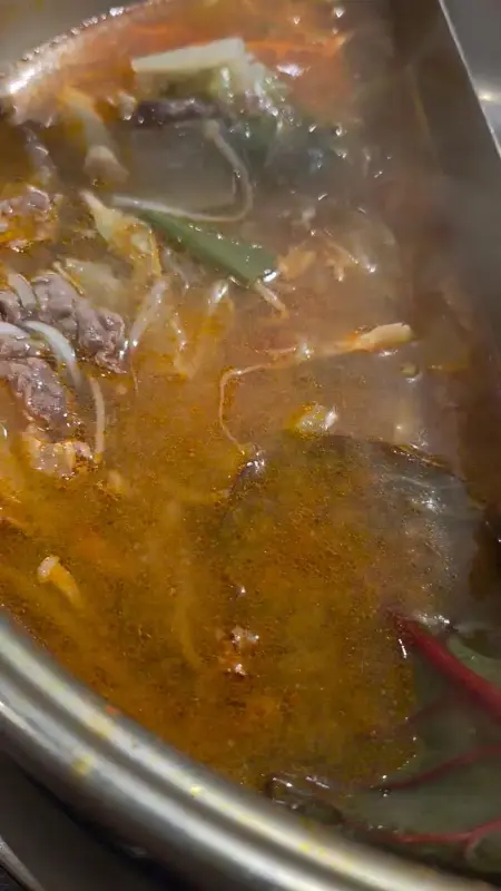 보글보글 끓는 샤브샤브 영상 썸네일