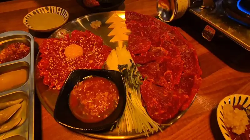 육회와 뭉티기 세트