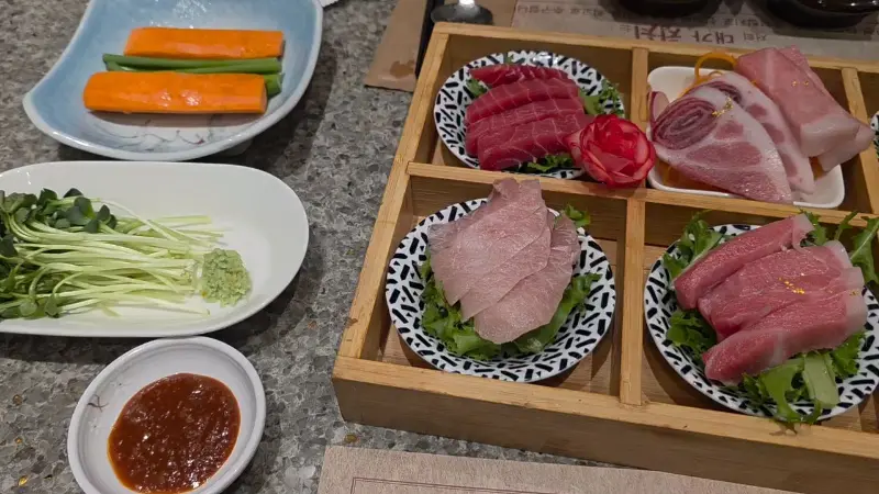 다채로운 참치 부위 모듬