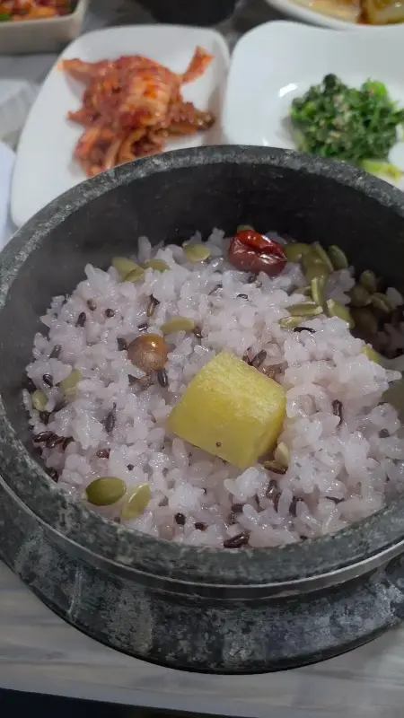 돌솥밥 근접샷
