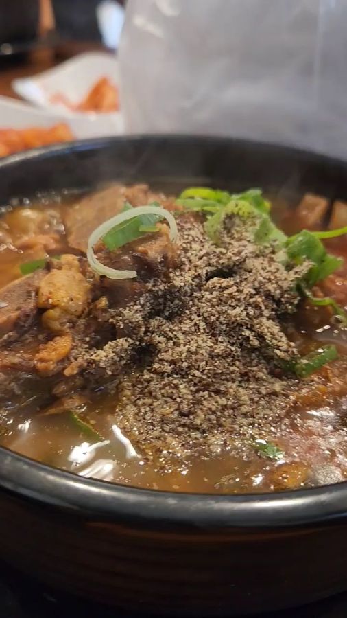 뜨끈한 뼈해장국 국물