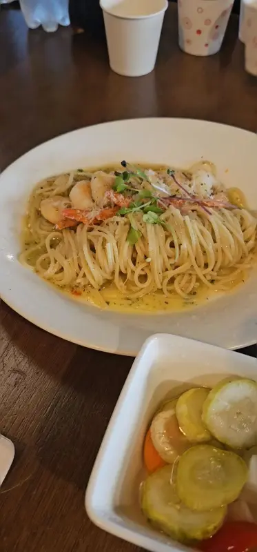 싱싱한 해산물이 듬뿍 들어간 매콤한 상하이 파스타